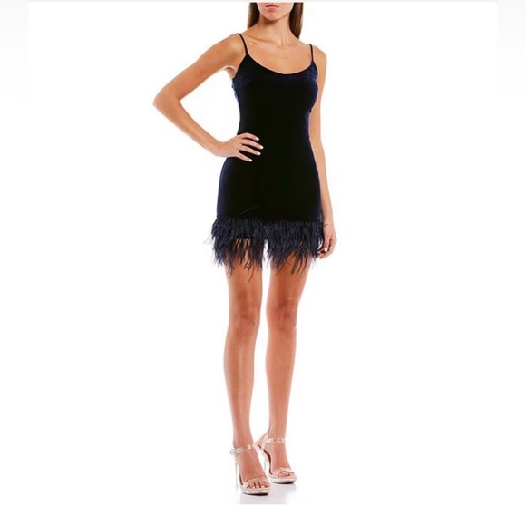 🥳♥️ Junior’s B. Darlin Navy Scoop Neck Velvet Feather Trim Dress - Picture 1 of 16
